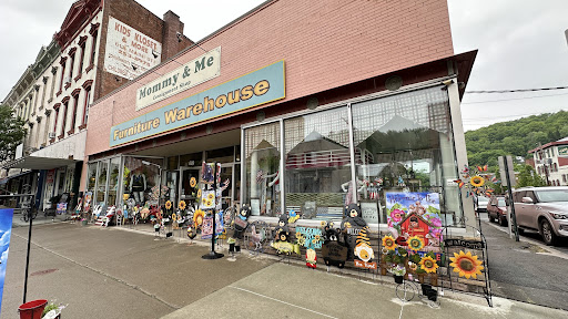 Mommy And Me Consignments Clothing Store in Honesdale Pennsylvania