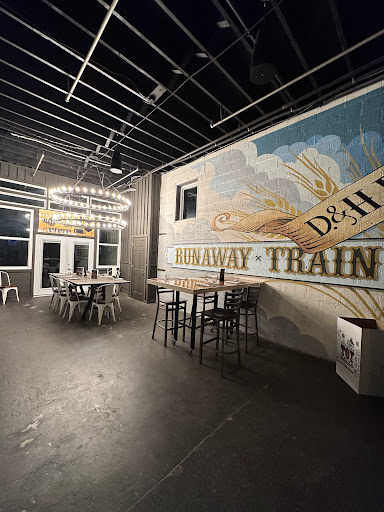 Runaway Train Brewery: Brewhouse + Saloon